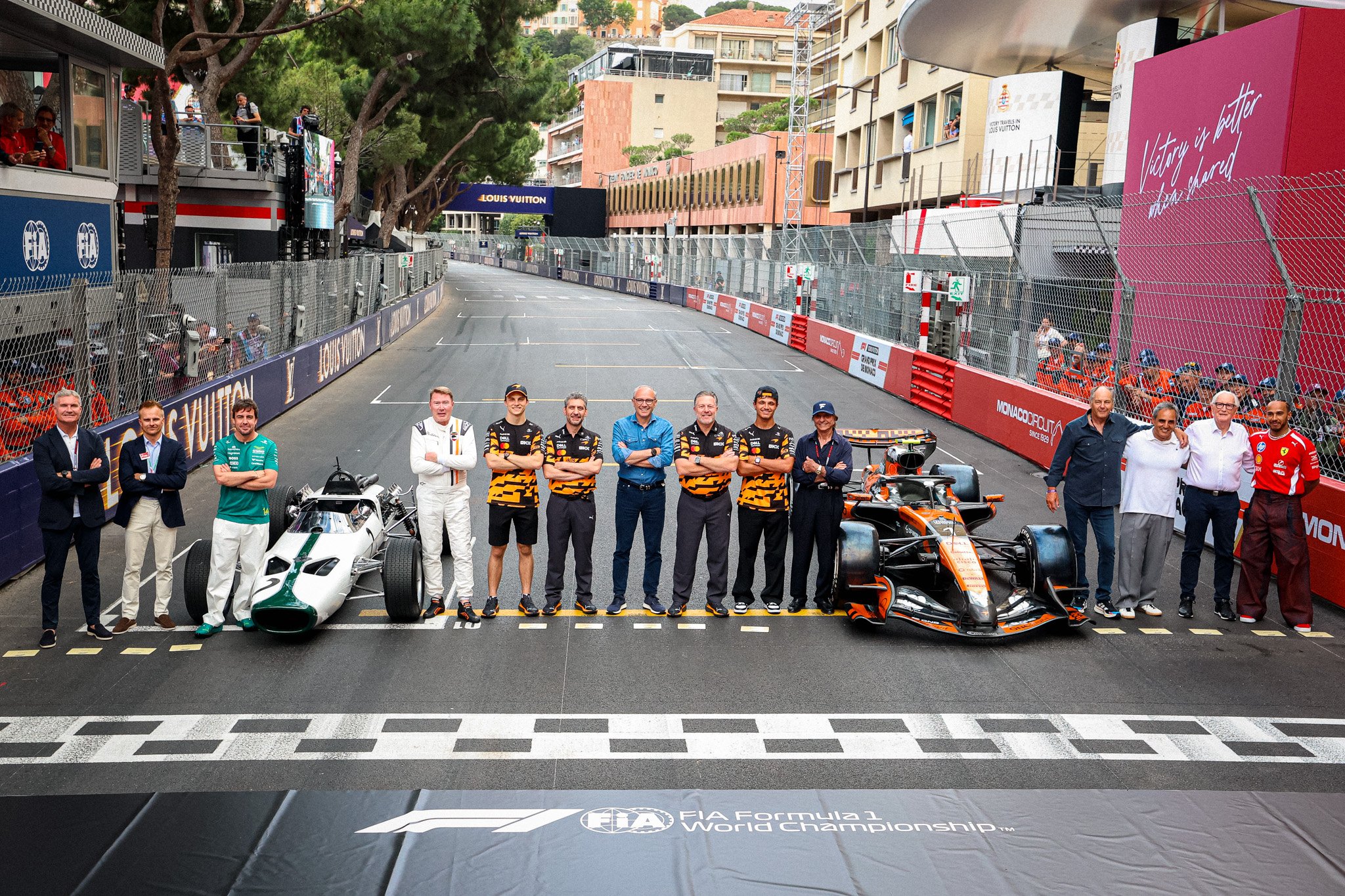 MCLAREN, 1000. YARIŞINI KUTLAMAK IÇIN ÖZEL BIR ETKINLIK DÜZENLEDI!